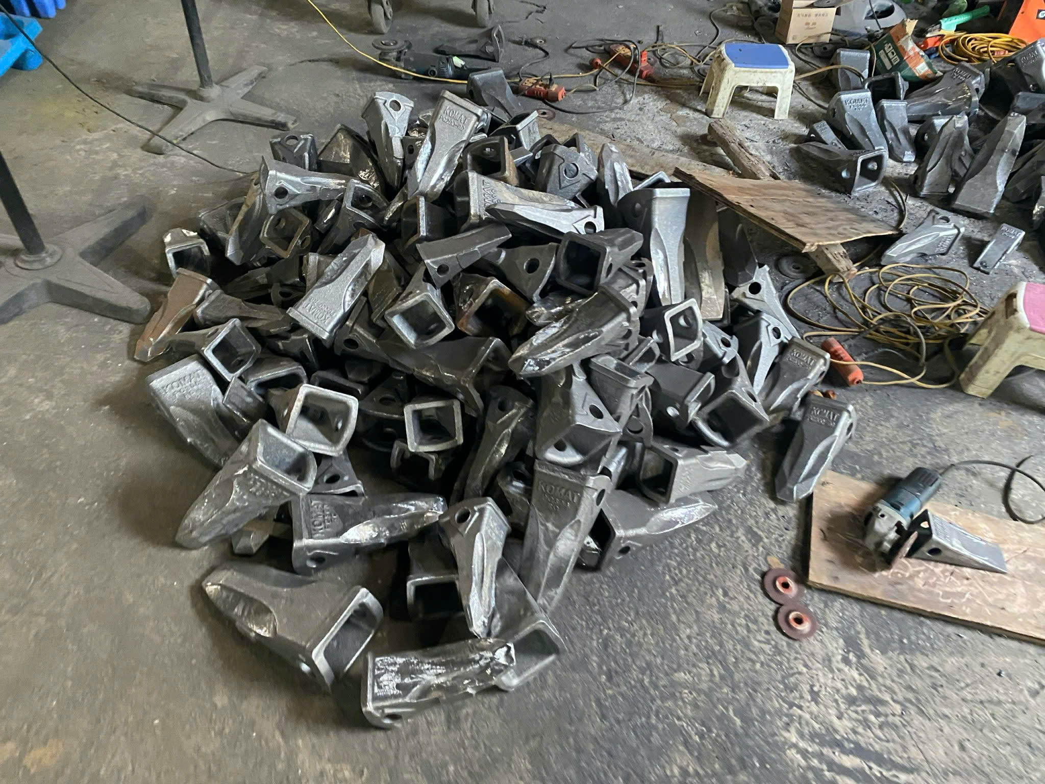 Răng gầu, và lợi gầu cho máy xúc - Hình ảnh 6